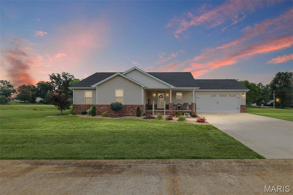 809 Amber DR, Okawville, IL 62271