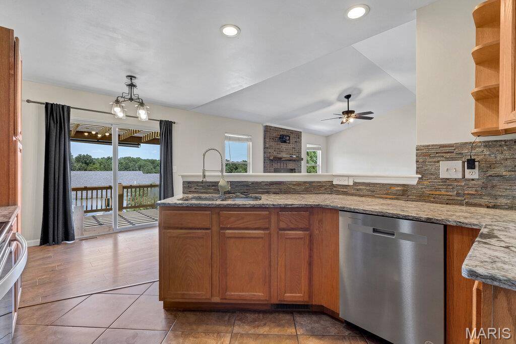 907 Sherwood DR, Warrenton, MO 63383