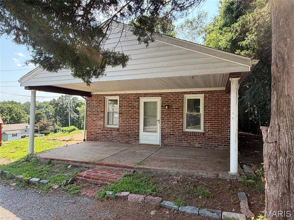 5116 Ringer RD, St Louis, MO 63129
