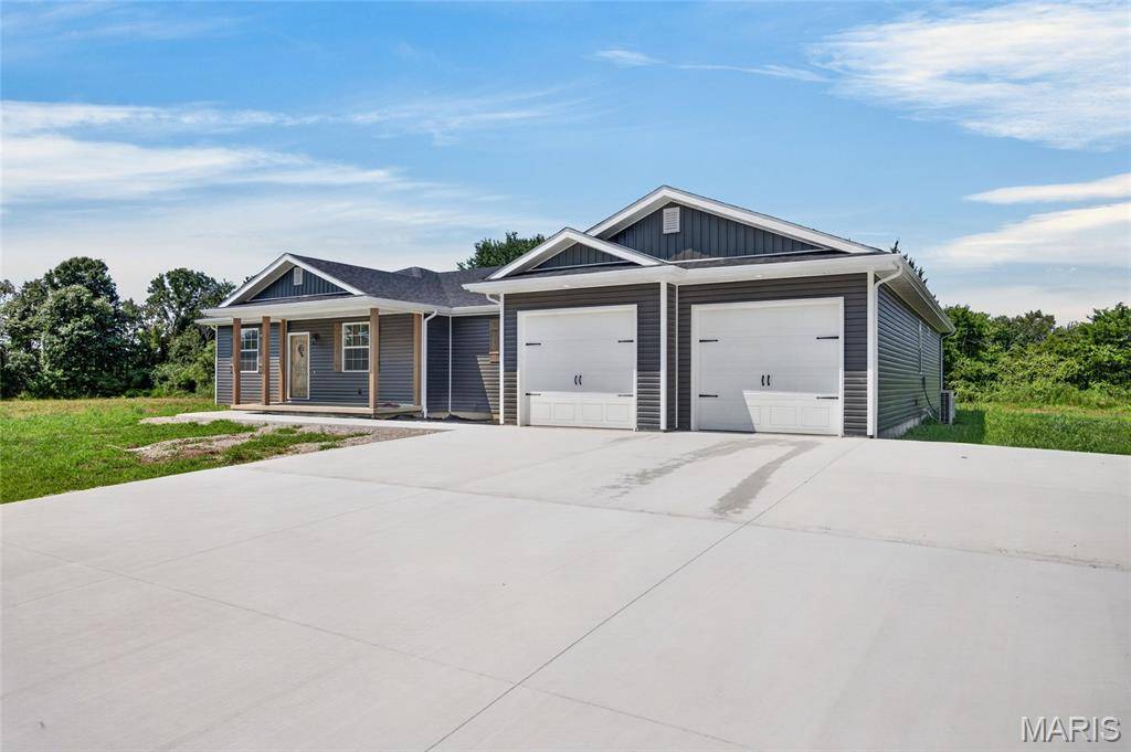 22855 Patton LN, Lebanon, MO 65536
