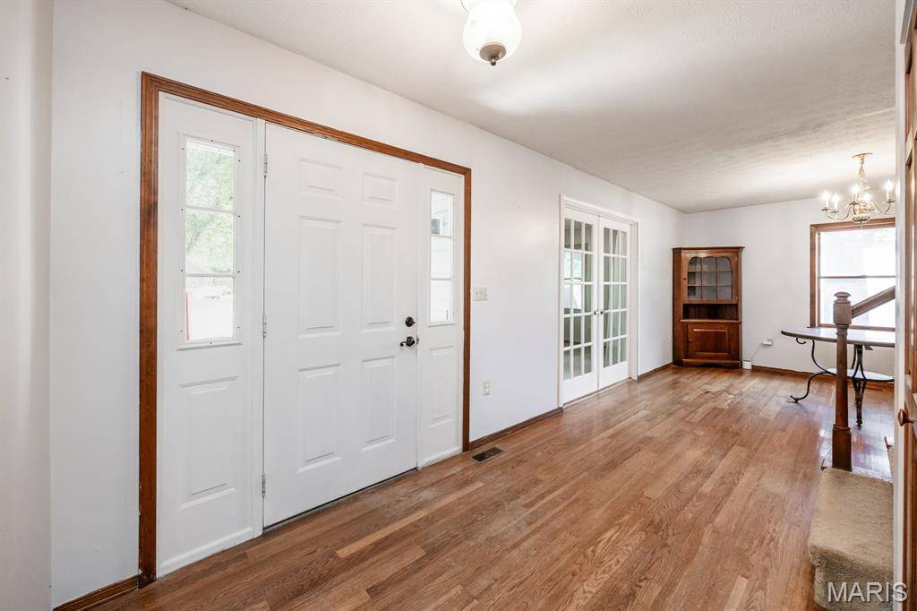 16 Sequoia DR, Troy, IL 62294
