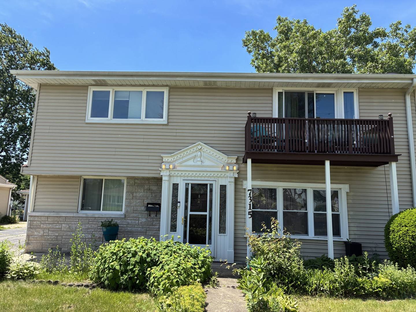 7315 Arcadia ST, Morton Grove, IL 60053