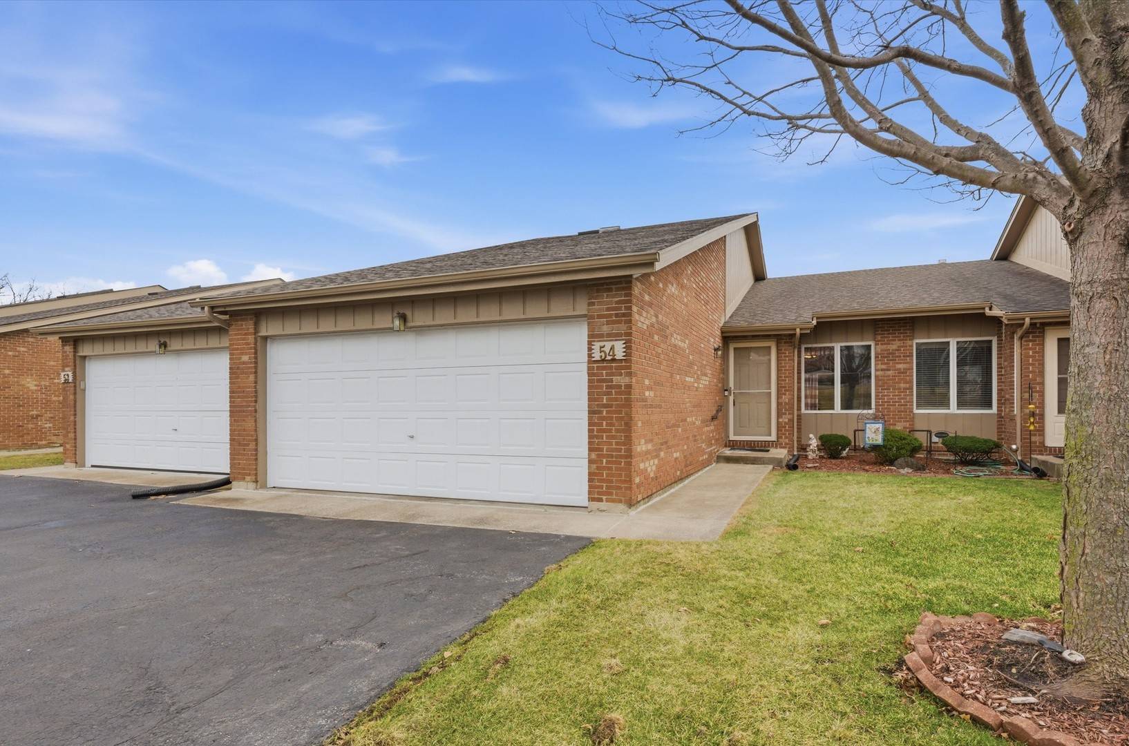 54 Village Woods DR, Crete, IL 60417