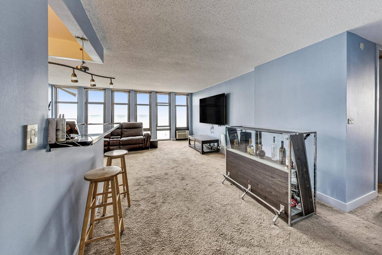 6700 S South Shore DR #17B, Chicago, IL 60649