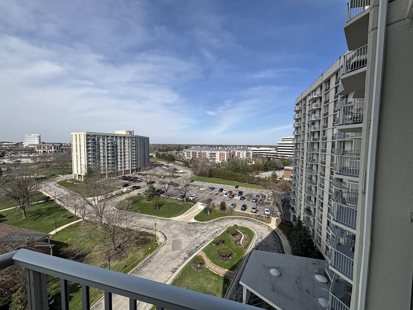 40 N Tower RD #10M, Oak Brook, IL 60523