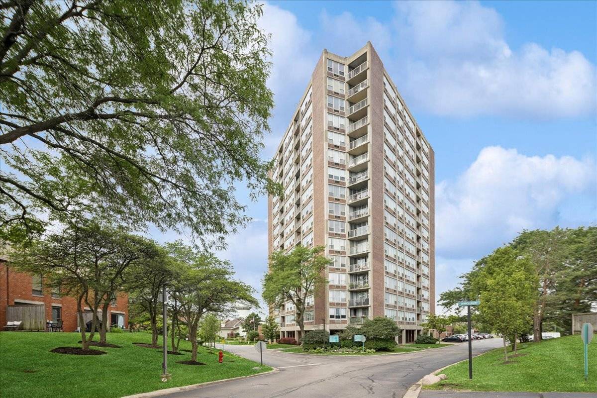 3925 TRIUMVERA DR #15G, Glenview, IL 60025