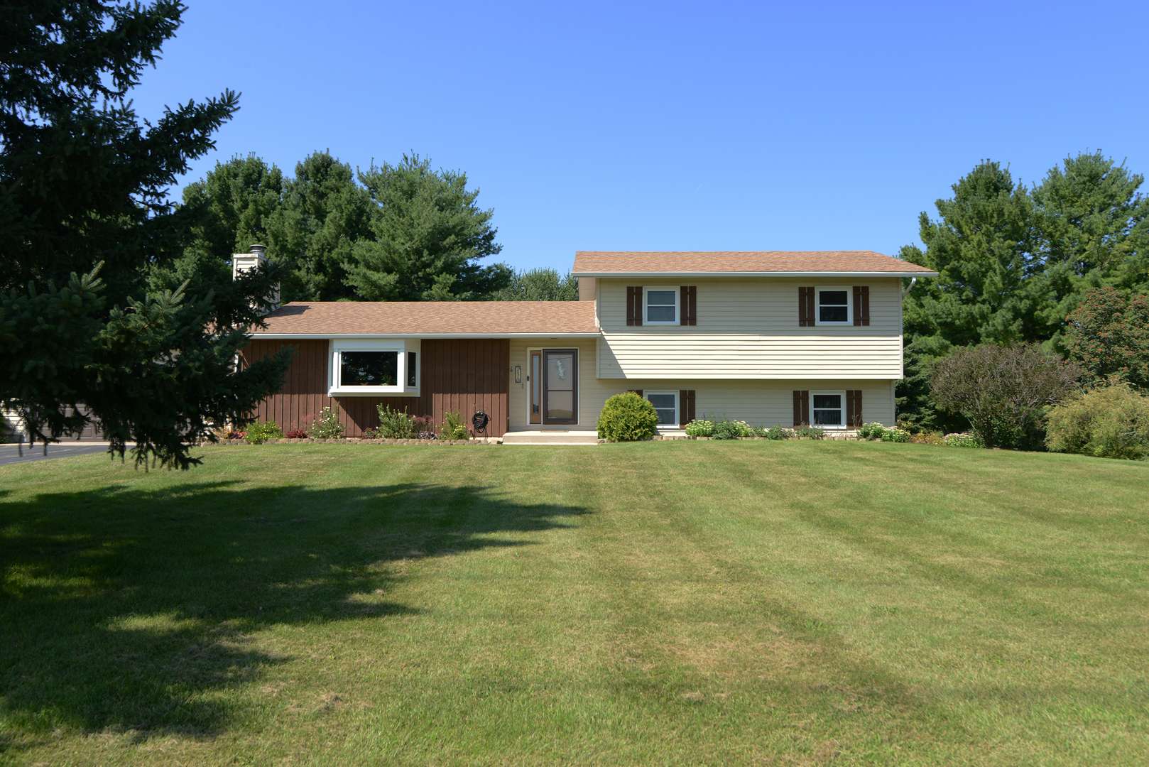 6715 S Oak Grove RD, Harvard, IL 60033