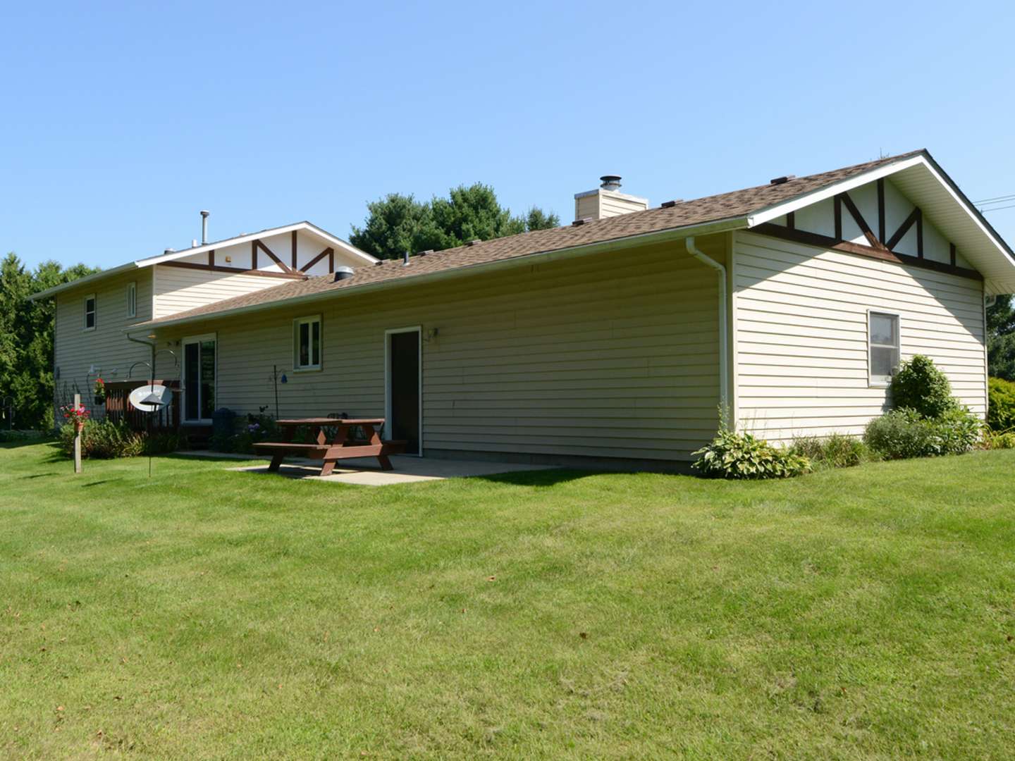 6715 S Oak Grove RD, Harvard, IL 60033