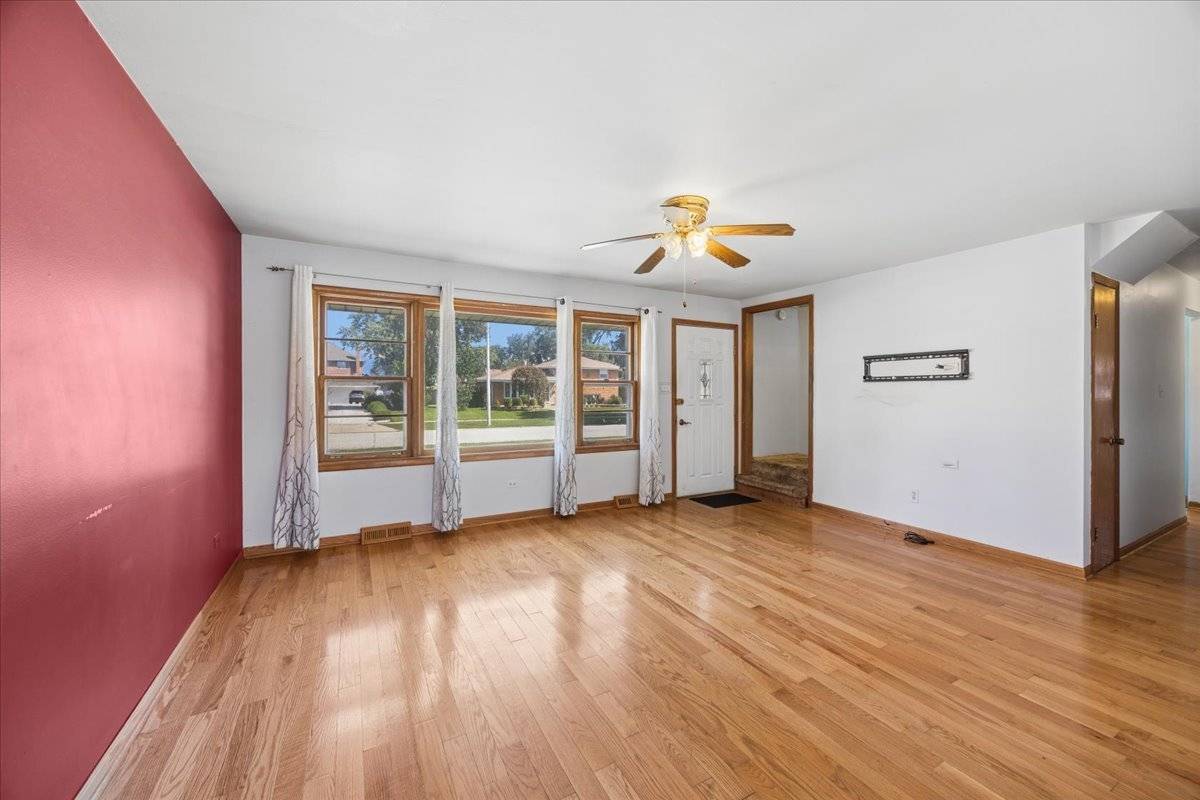 6525 W 83 PL, Burbank, IL 60459