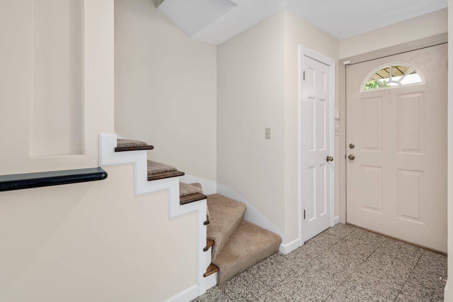 134 N 8th AVE, Des Plaines, IL 60016