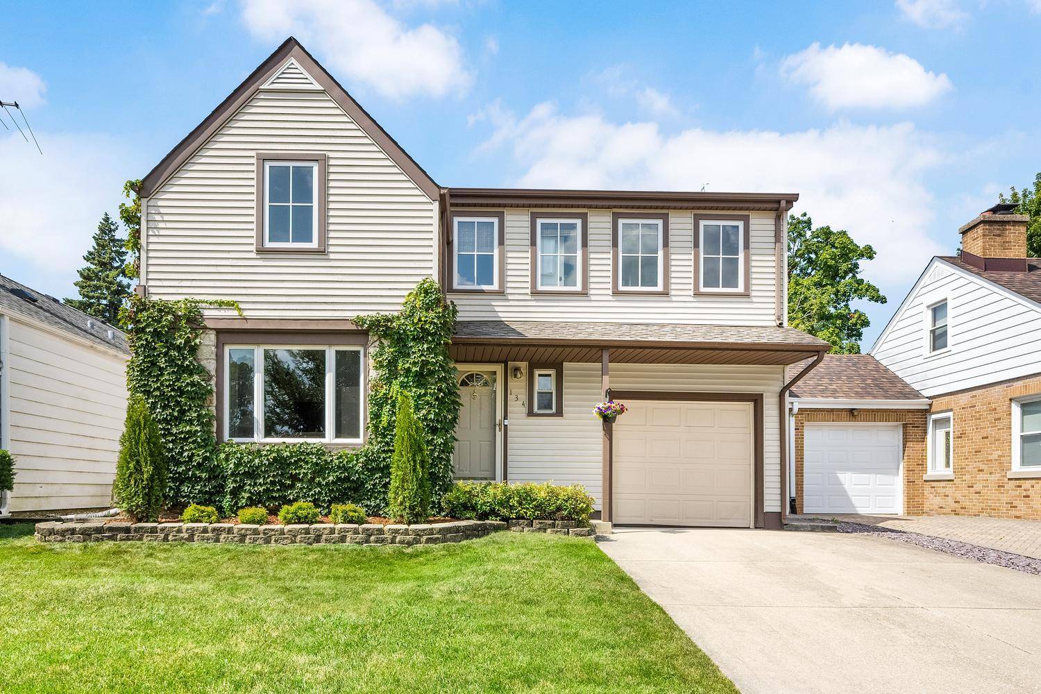 134 N 8th AVE, Des Plaines, IL 60016