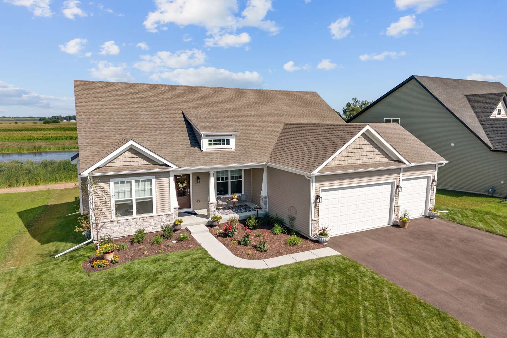633 Houtz CIR, Elburn, IL 60119