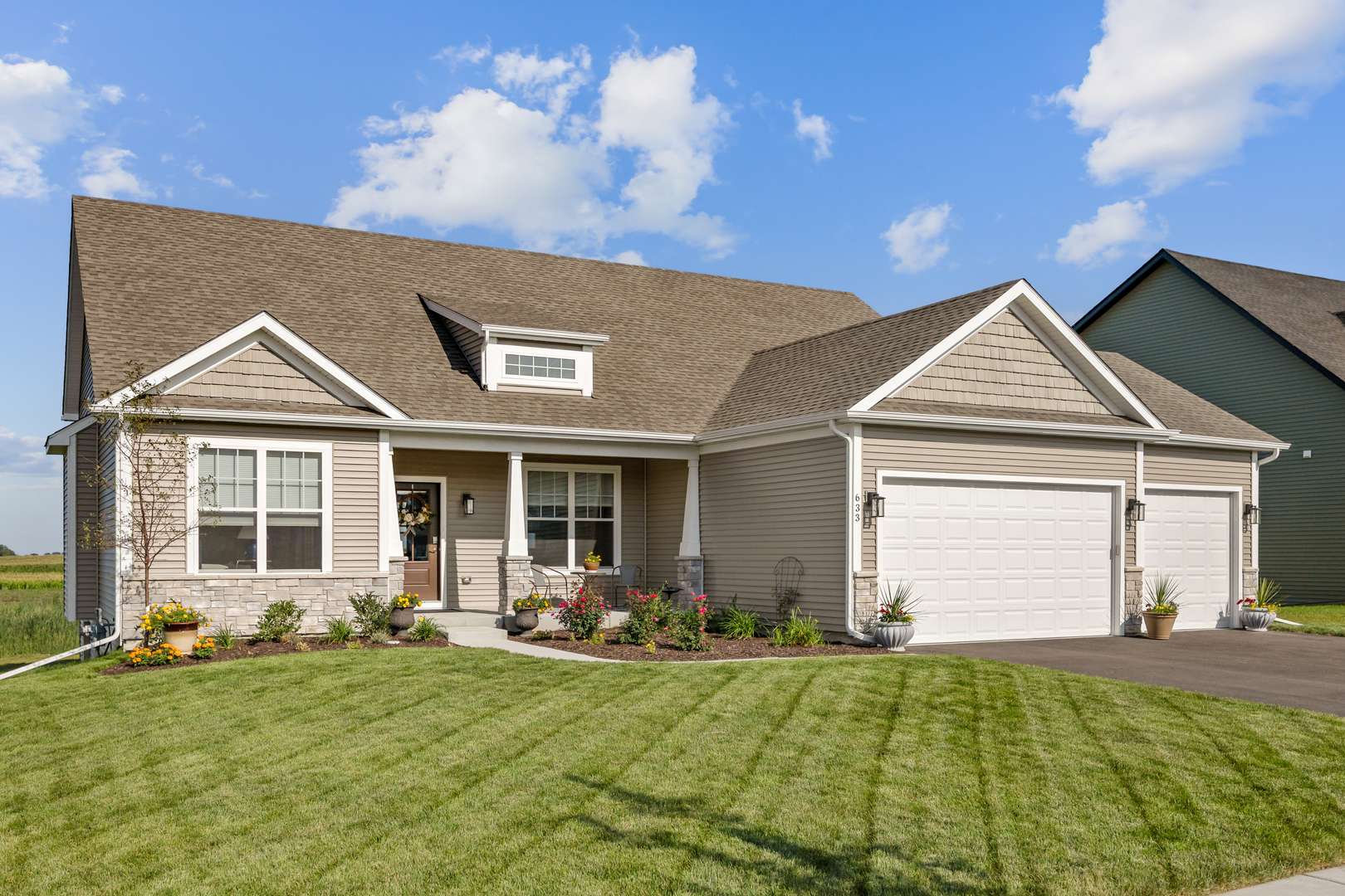633 Houtz CIR, Elburn, IL 60119