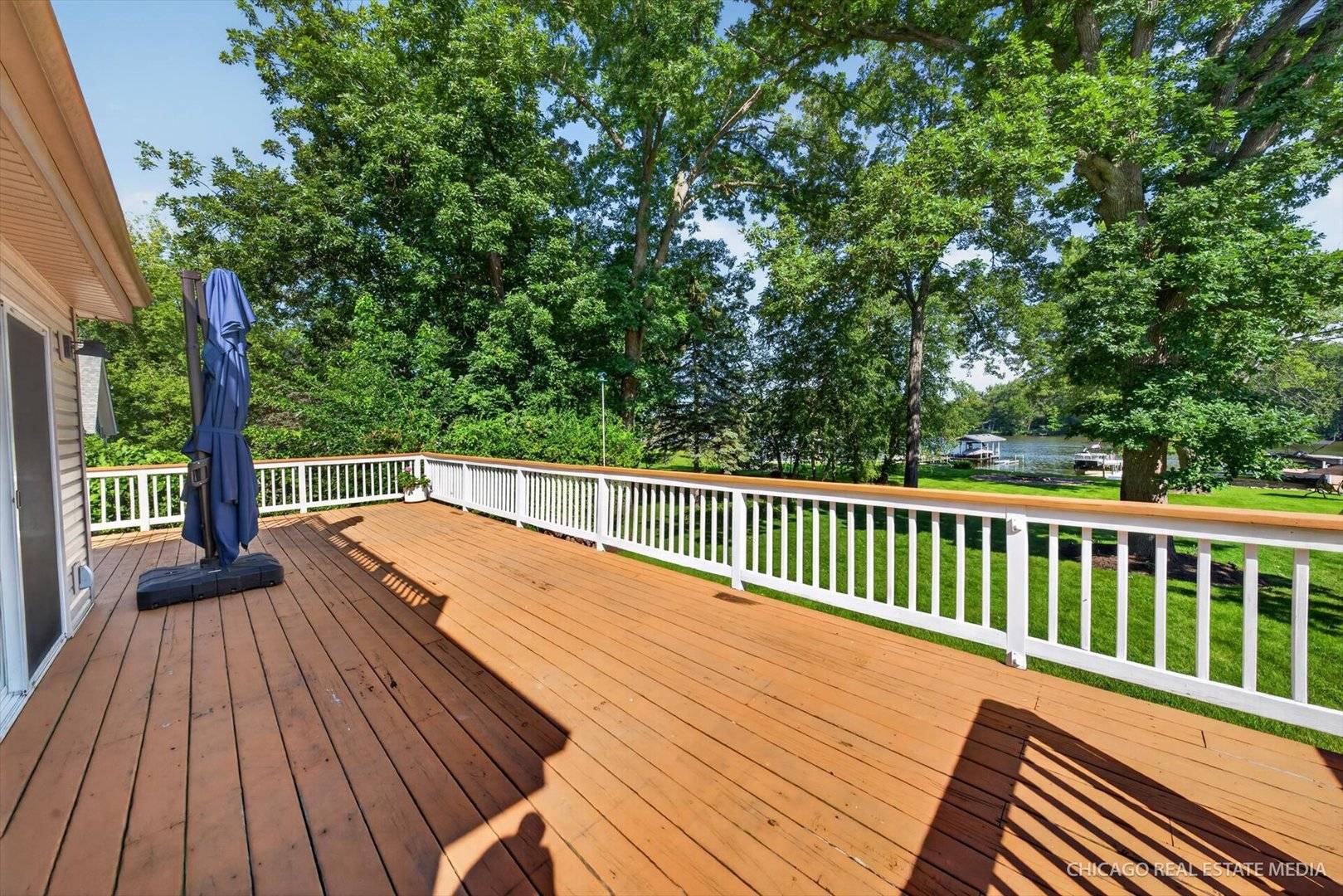 220 Hickory Nut Grove LN, Cary, IL 60013