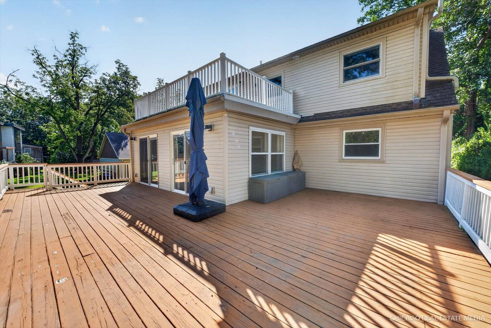 220 Hickory Nut Grove LN, Cary, IL 60013