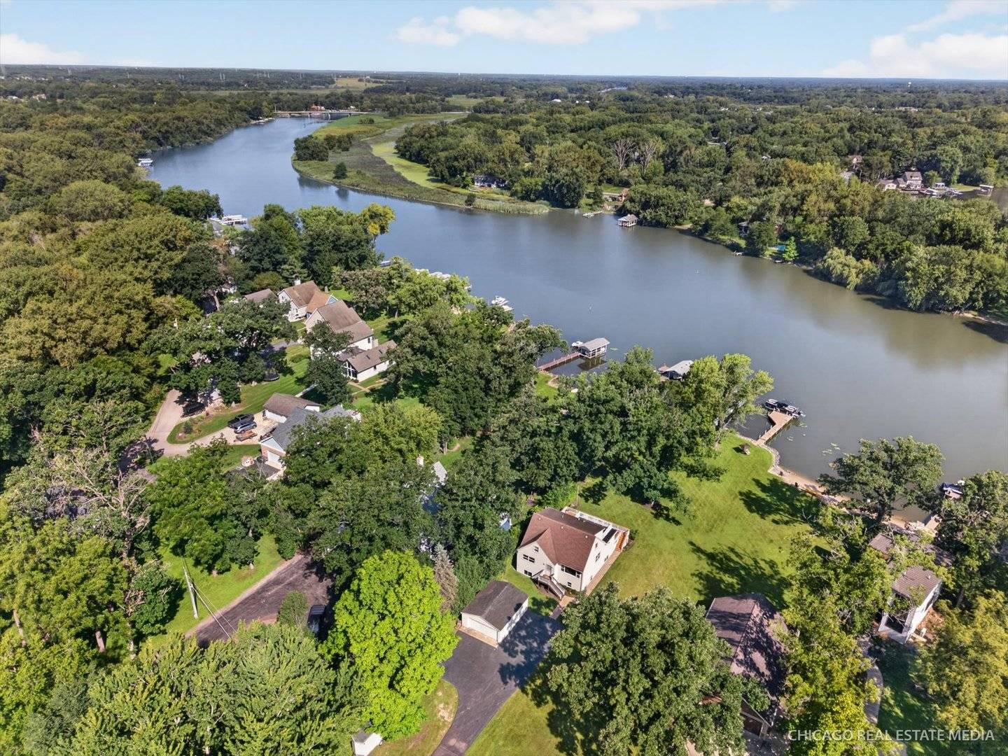 220 Hickory Nut Grove LN, Cary, IL 60013