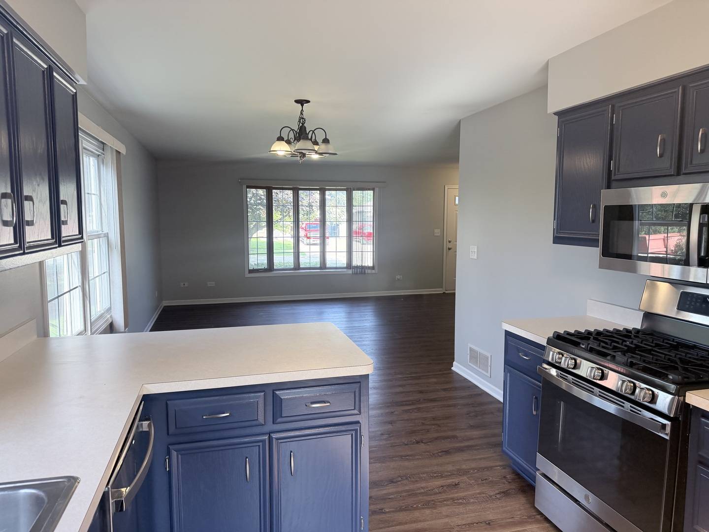 15631 W Waterford LN, Manhattan, IL 60442