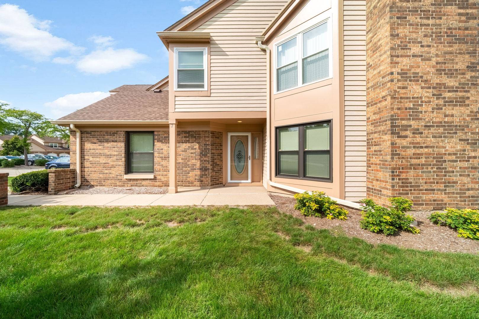 2 Willow Pkwy, Buffalo Grove, IL 60089