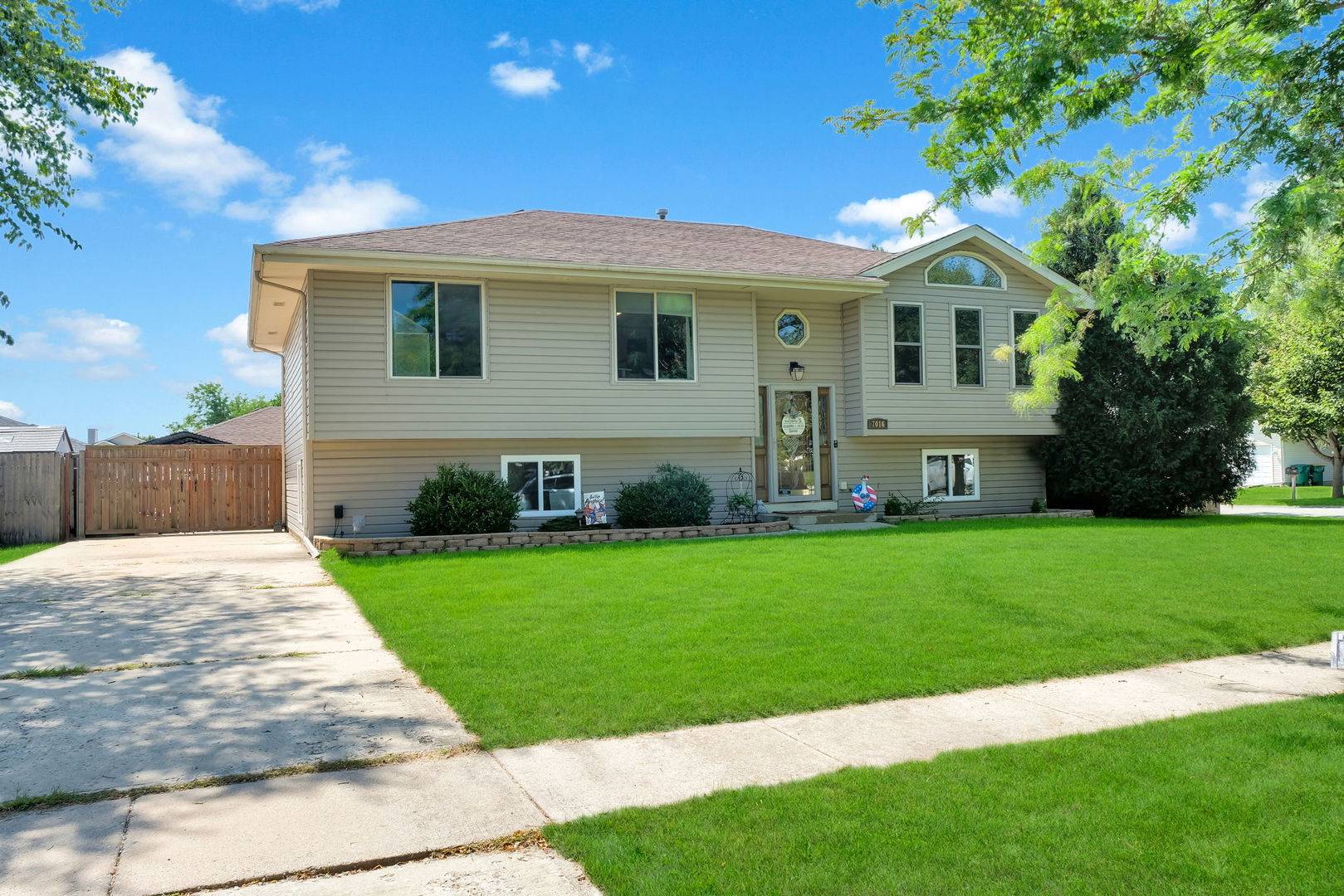 7016 Lewis Clark DR, Plainfield, IL 60586
