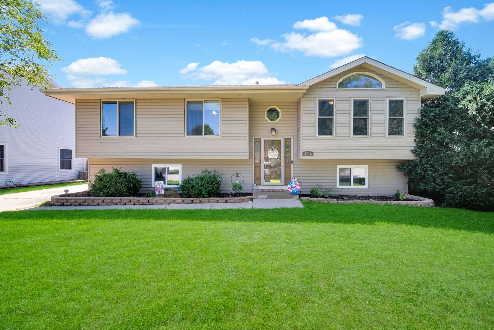 7016 Lewis Clark DR, Plainfield, IL 60586