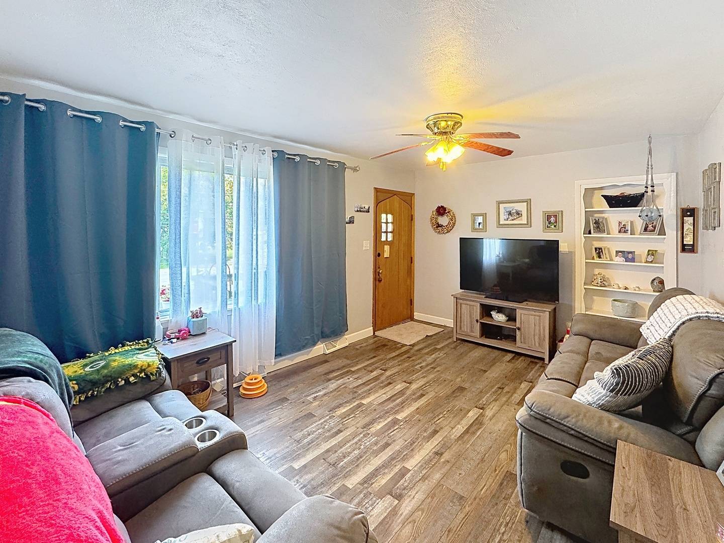 2617 W 49th ST, Davenport, IA 52806