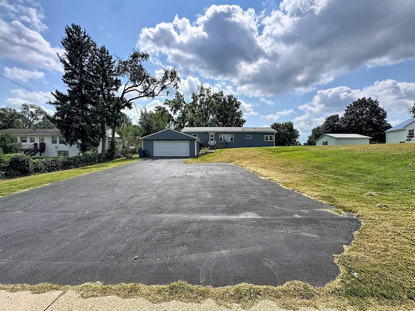 2617 W 49th ST, Davenport, IA 52806