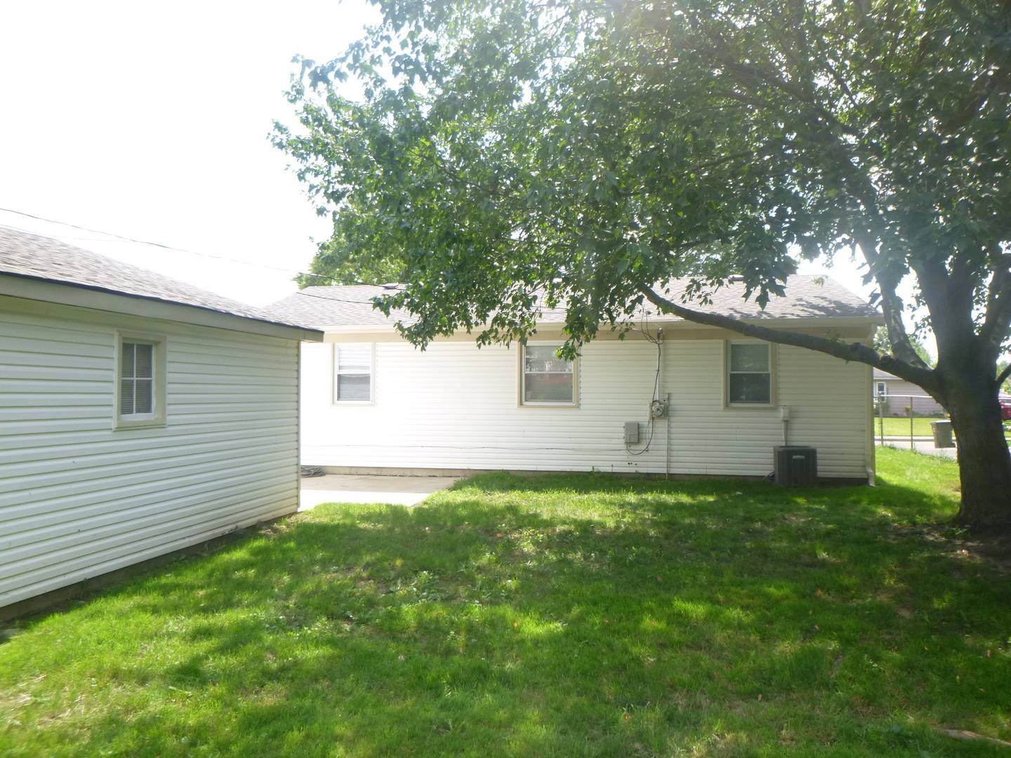 116 Del Rio RD, Carpentersville, IL 60110
