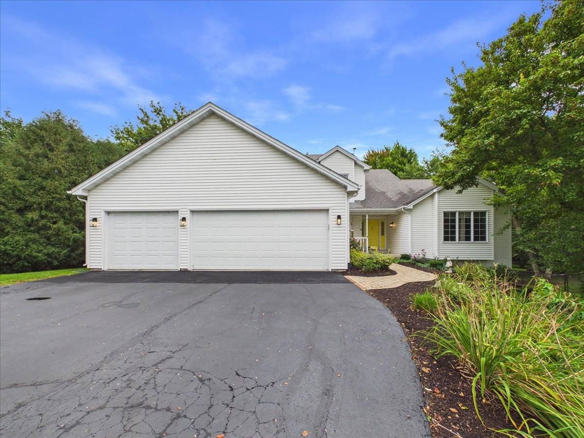 11497 Ridgecrest DR, Roscoe, IL 61073