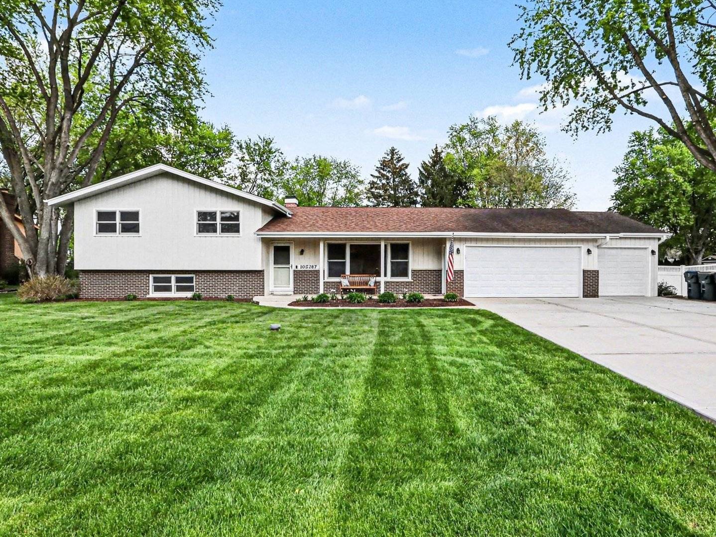 10S287 Alma LN, Naperville, IL 60564