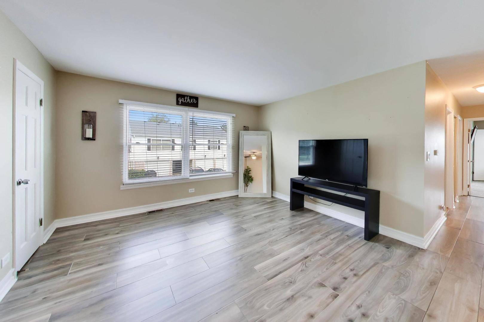 758 Moore DR #758, Elk Grove Village, IL 60007