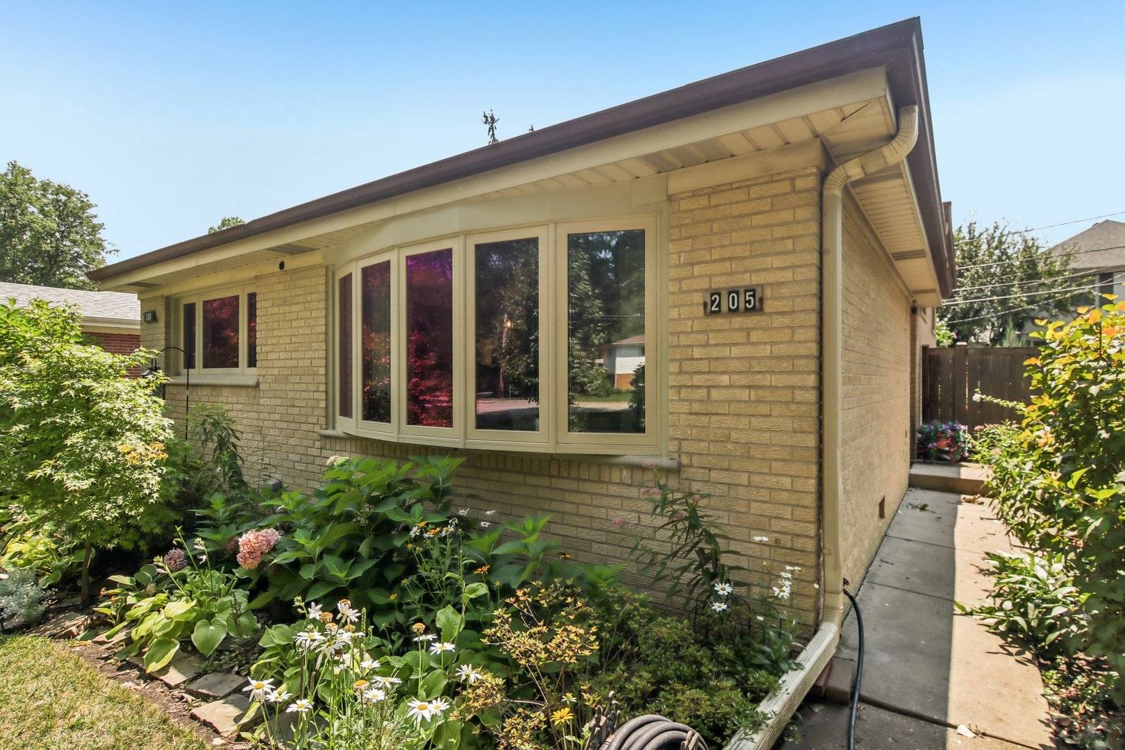 205 Glenview RD, Glenview, IL 60025