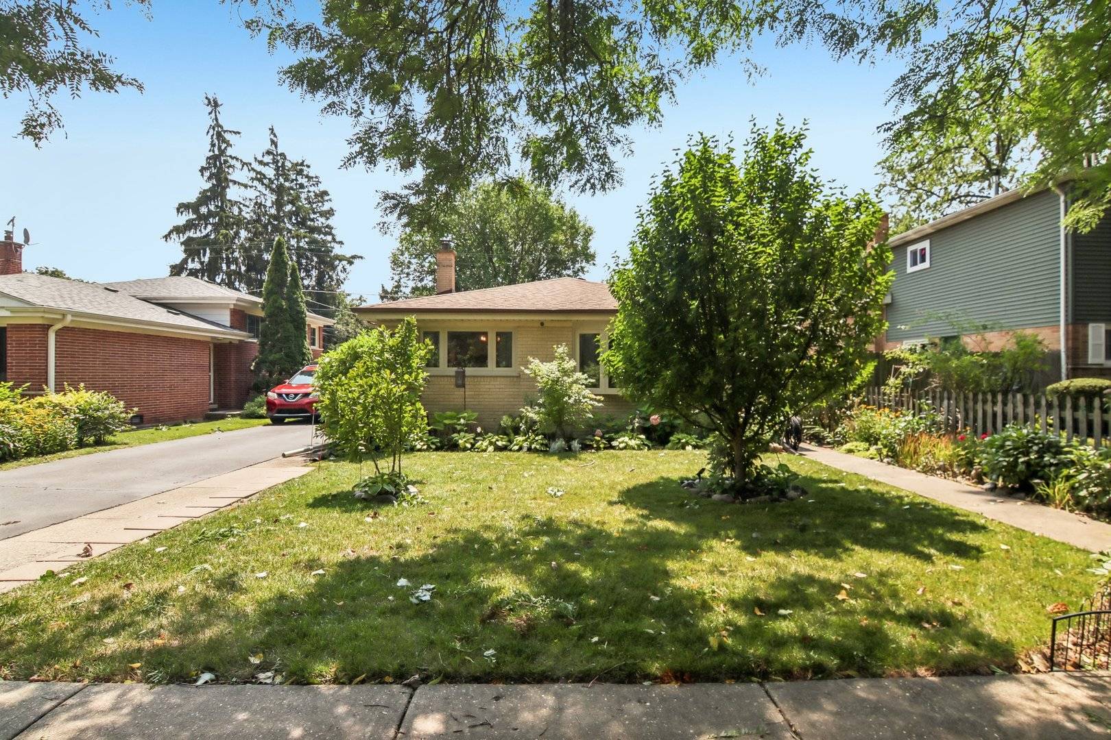 205 Glenview RD, Glenview, IL 60025