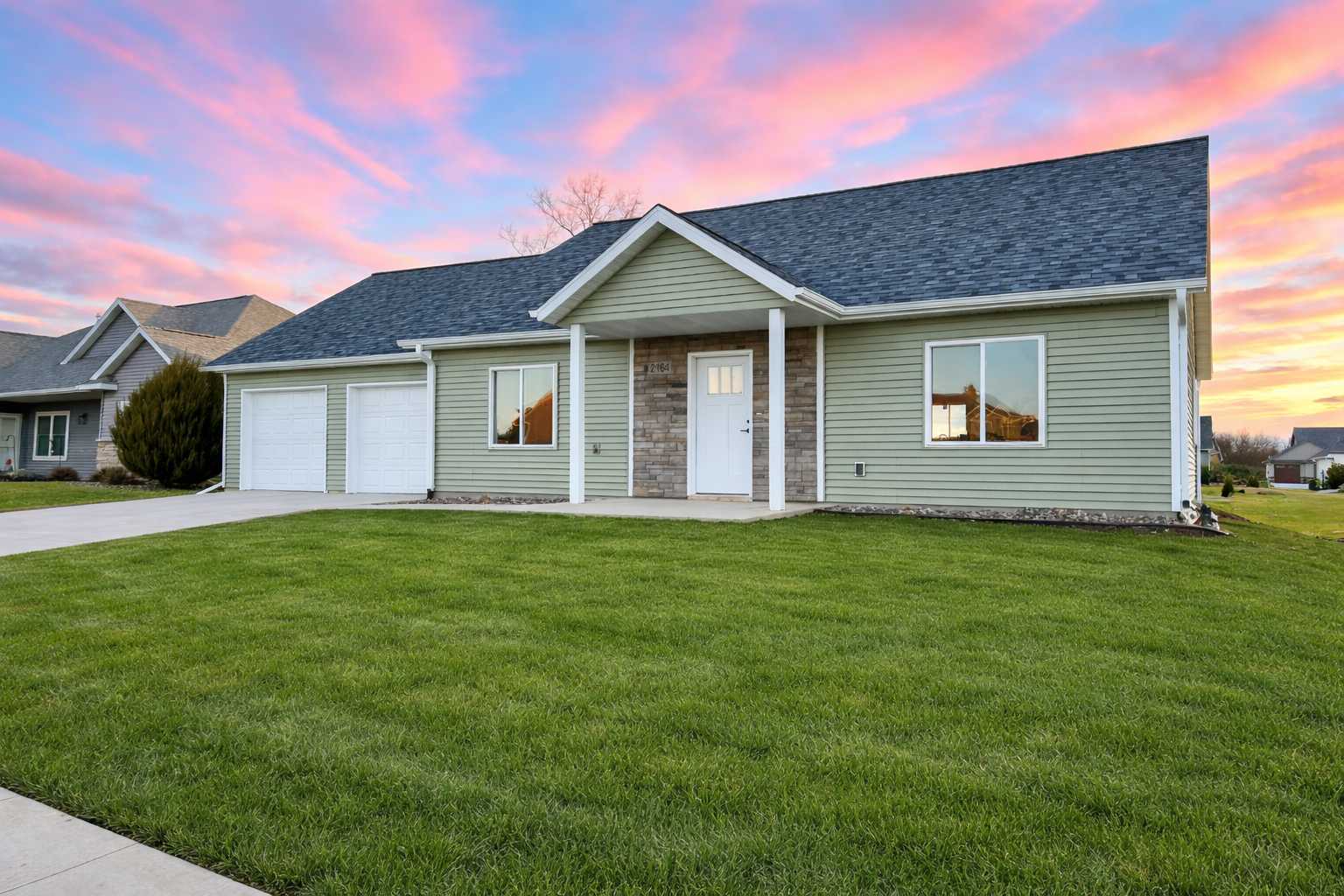 2164 Marvs LN NE, Stewartville, MN 55976