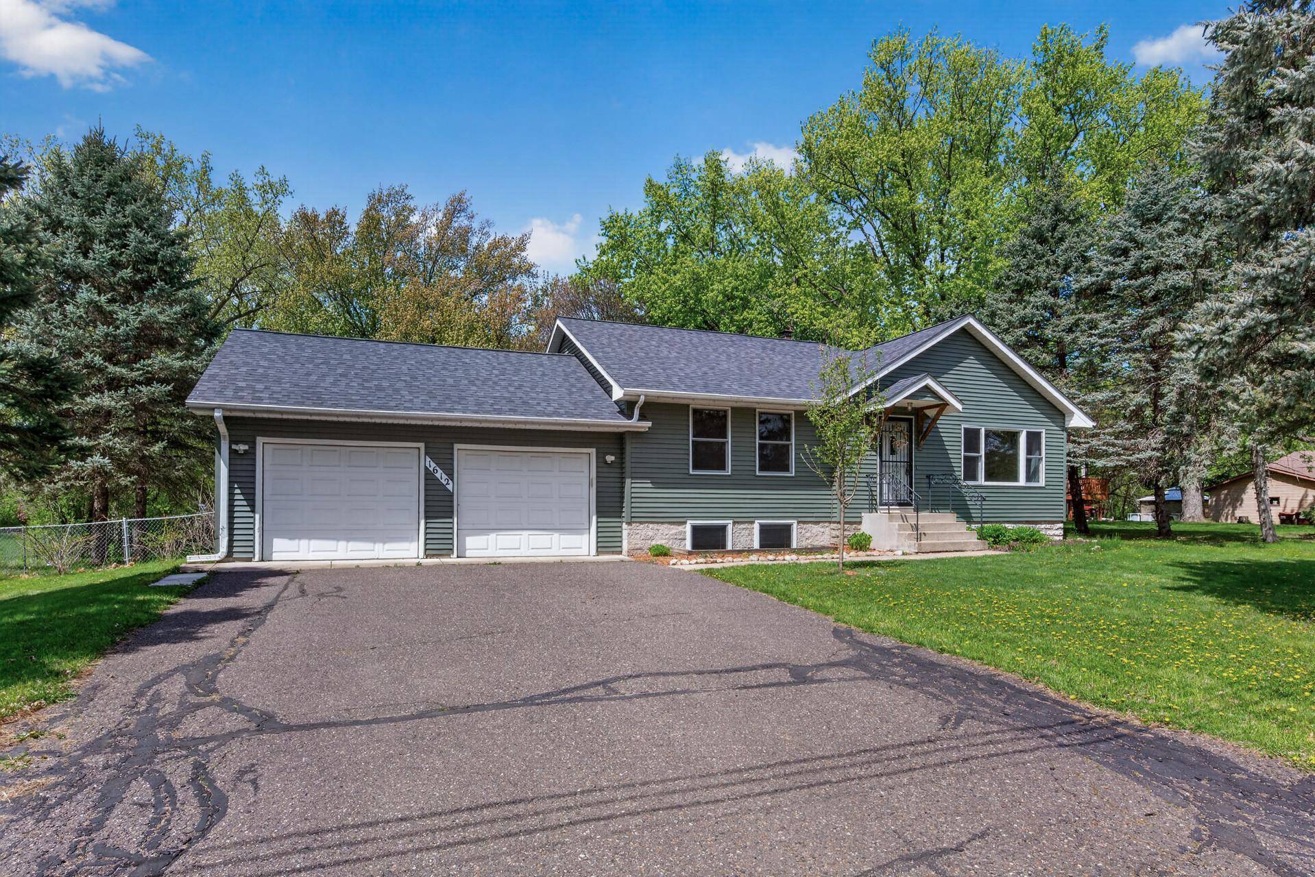 1612 Goodview AVE N, Oakdale, MN 55128