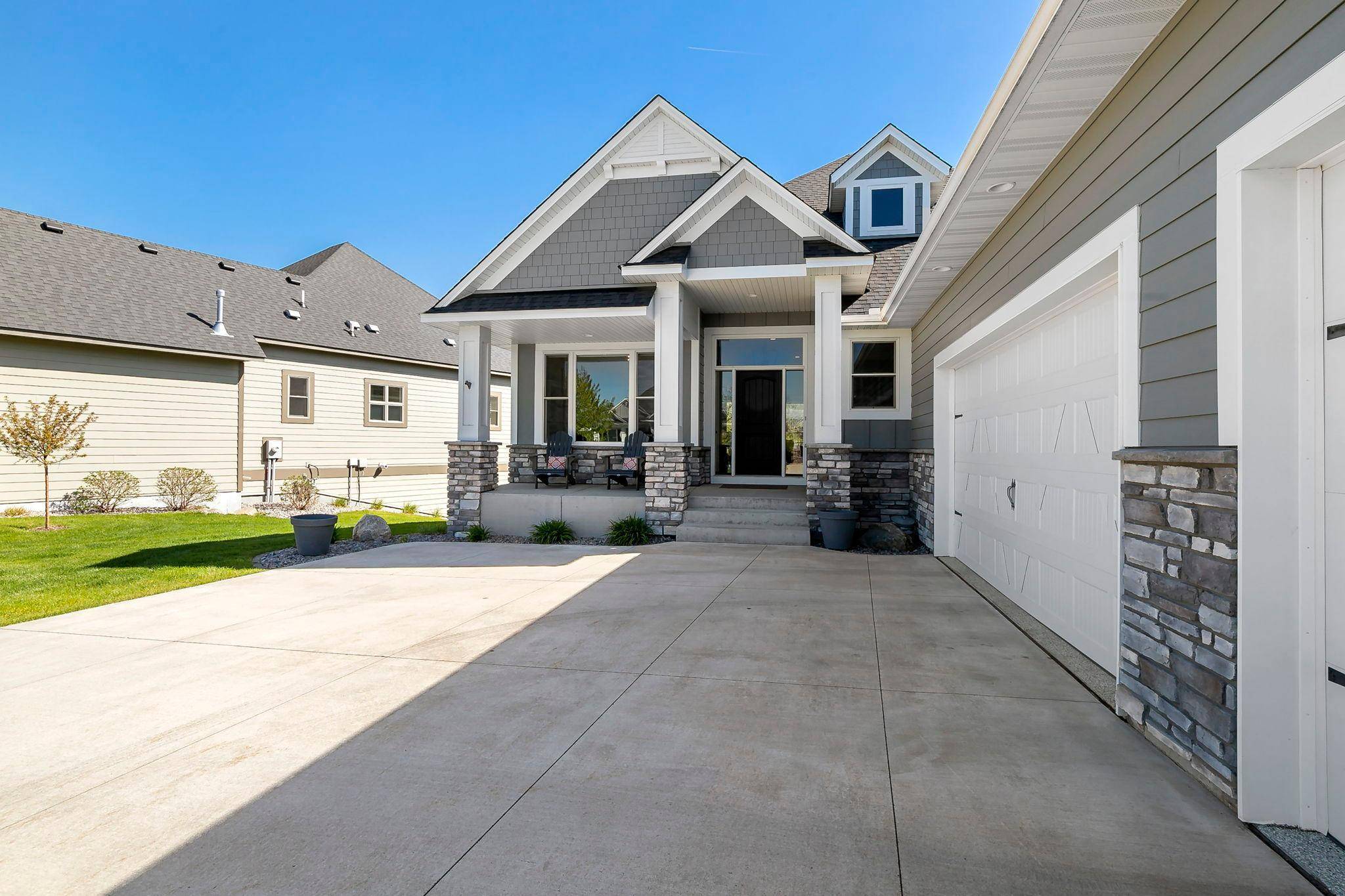 1945 Annika DR N, Lake Elmo, MN 55042