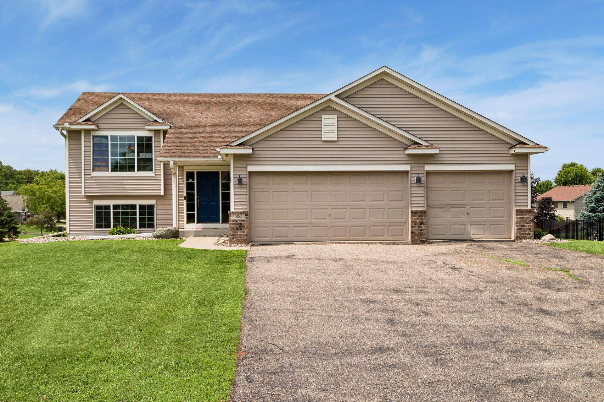 2431 Big Oak LN, Mayer, MN 55360