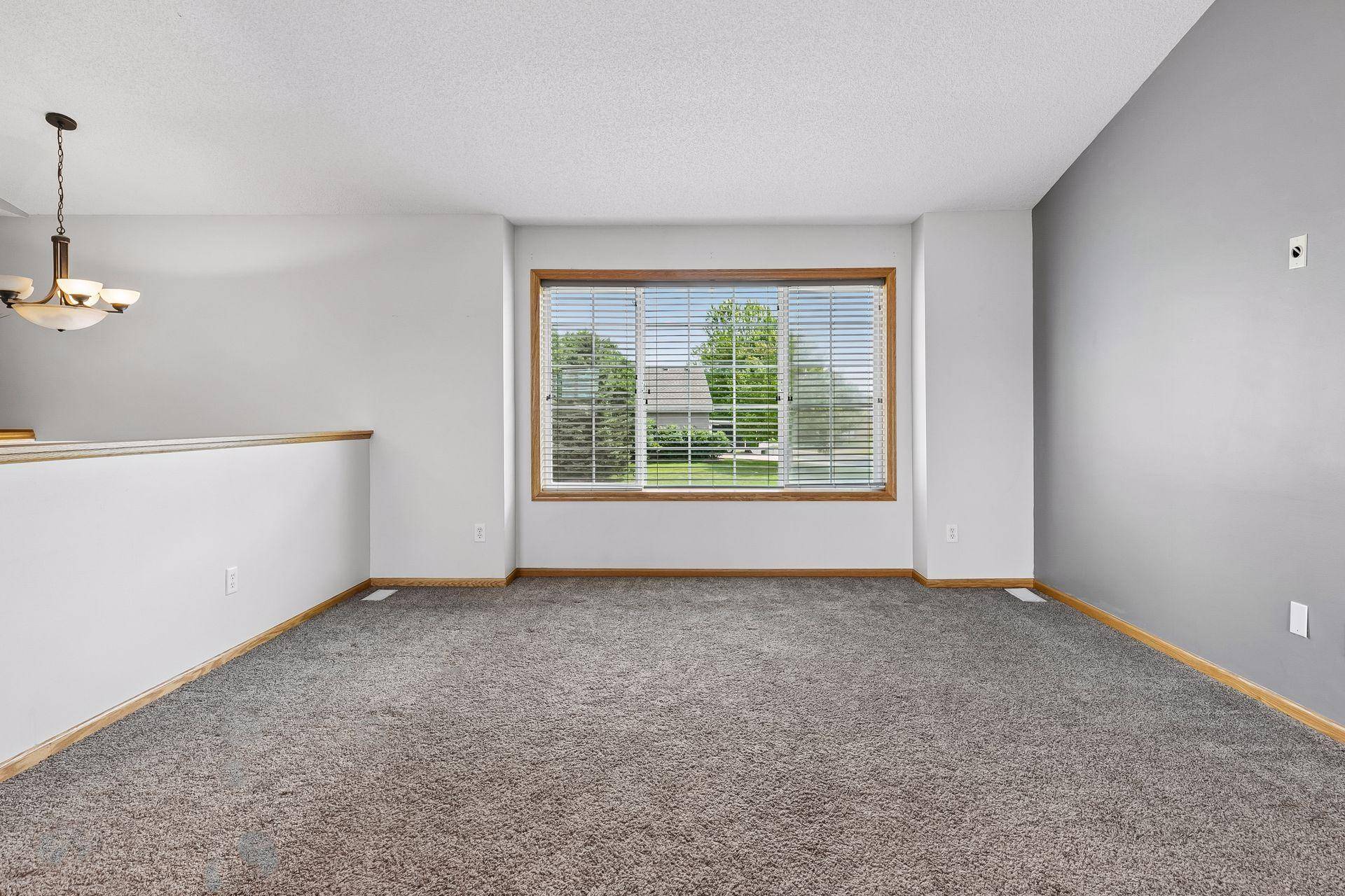 2431 Big Oak LN, Mayer, MN 55360