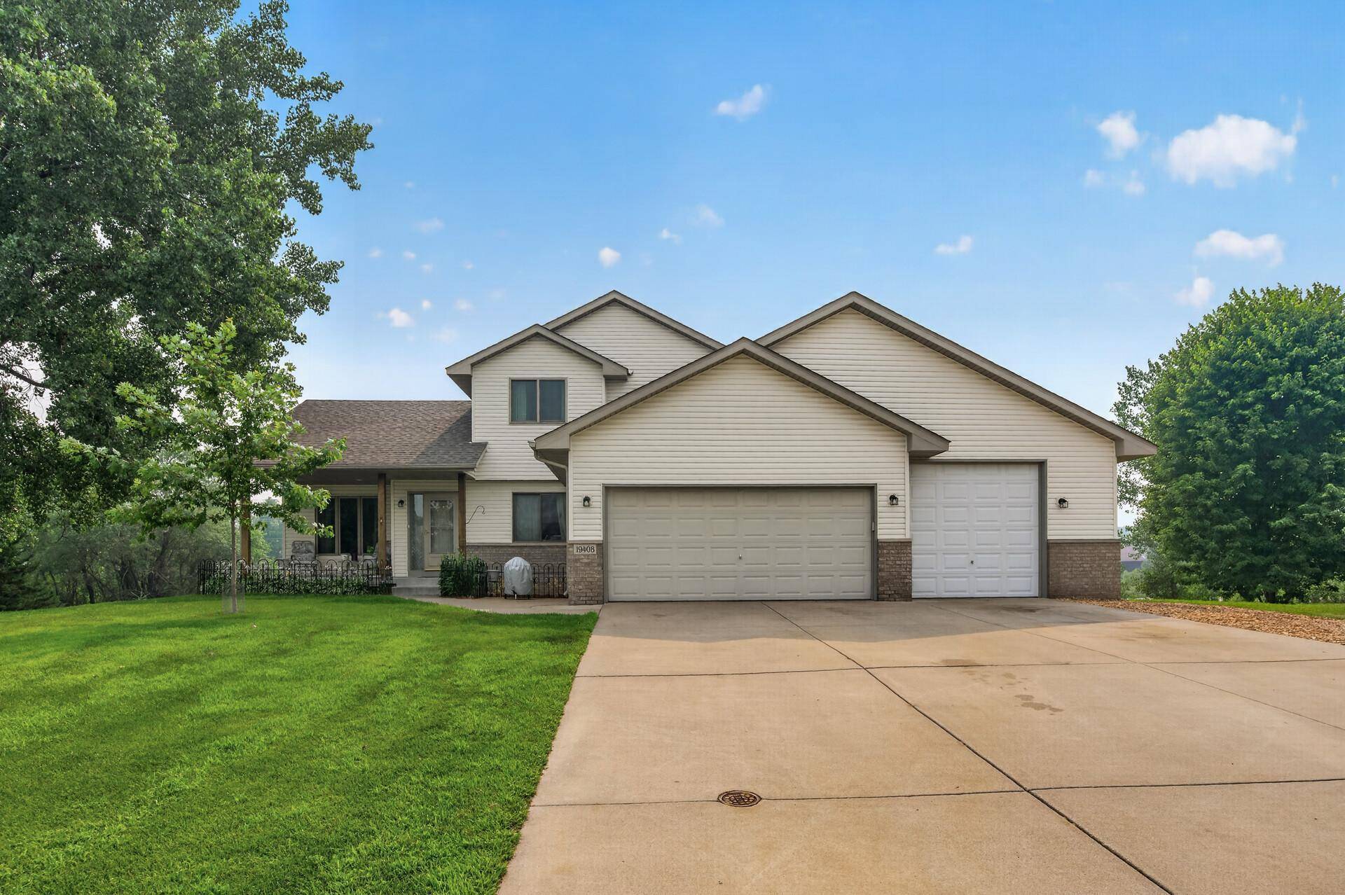 19408 Albany CT NW, Elk River, MN 55330
