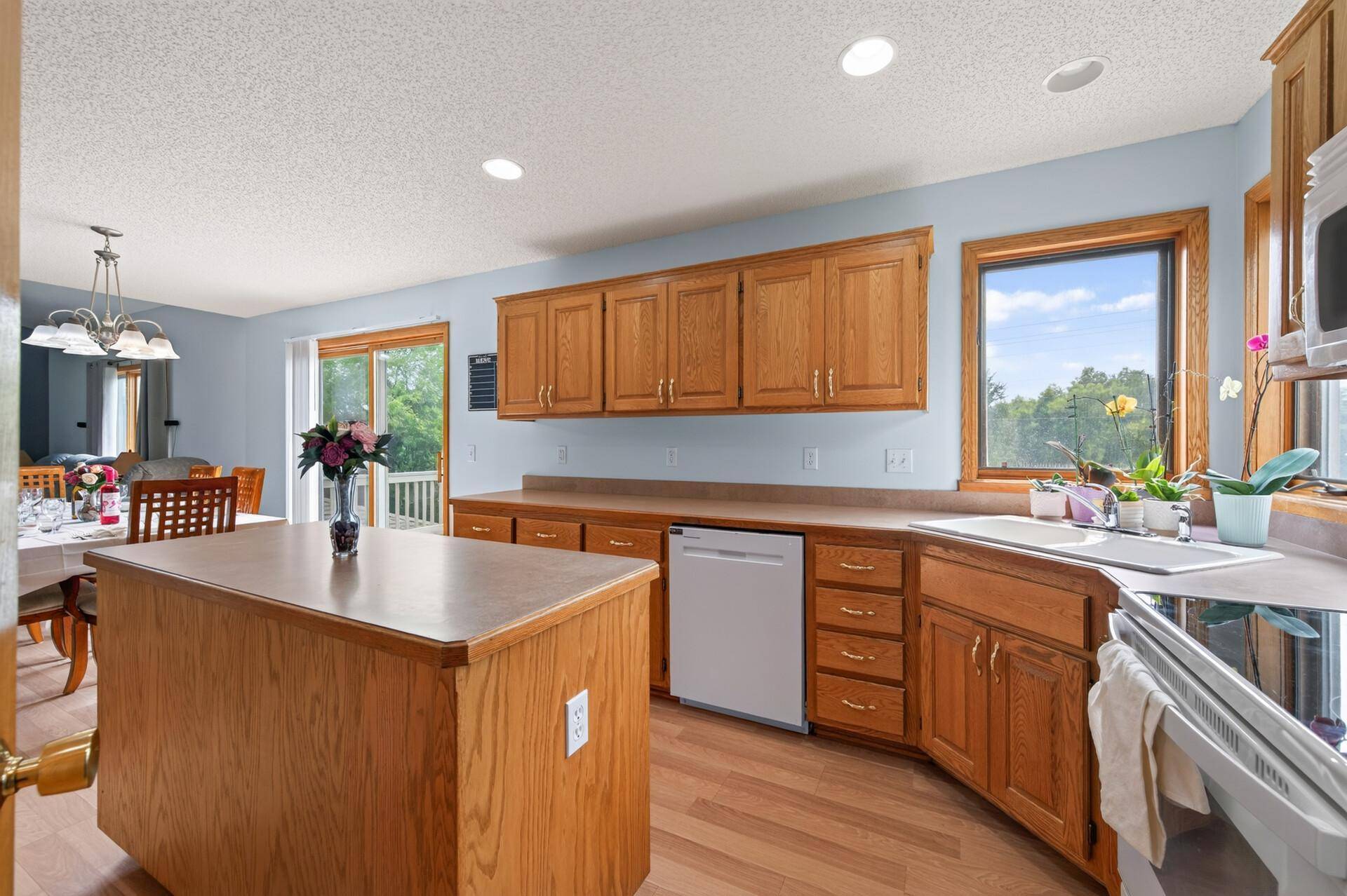 19408 Albany CT NW, Elk River, MN 55330