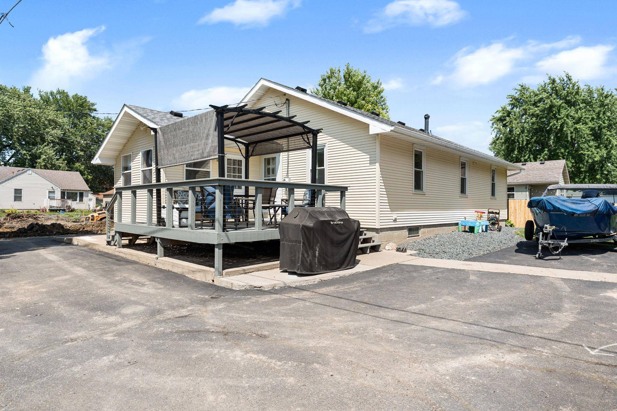 305 Le Sueur AVE, Eagle Lake, MN 56024