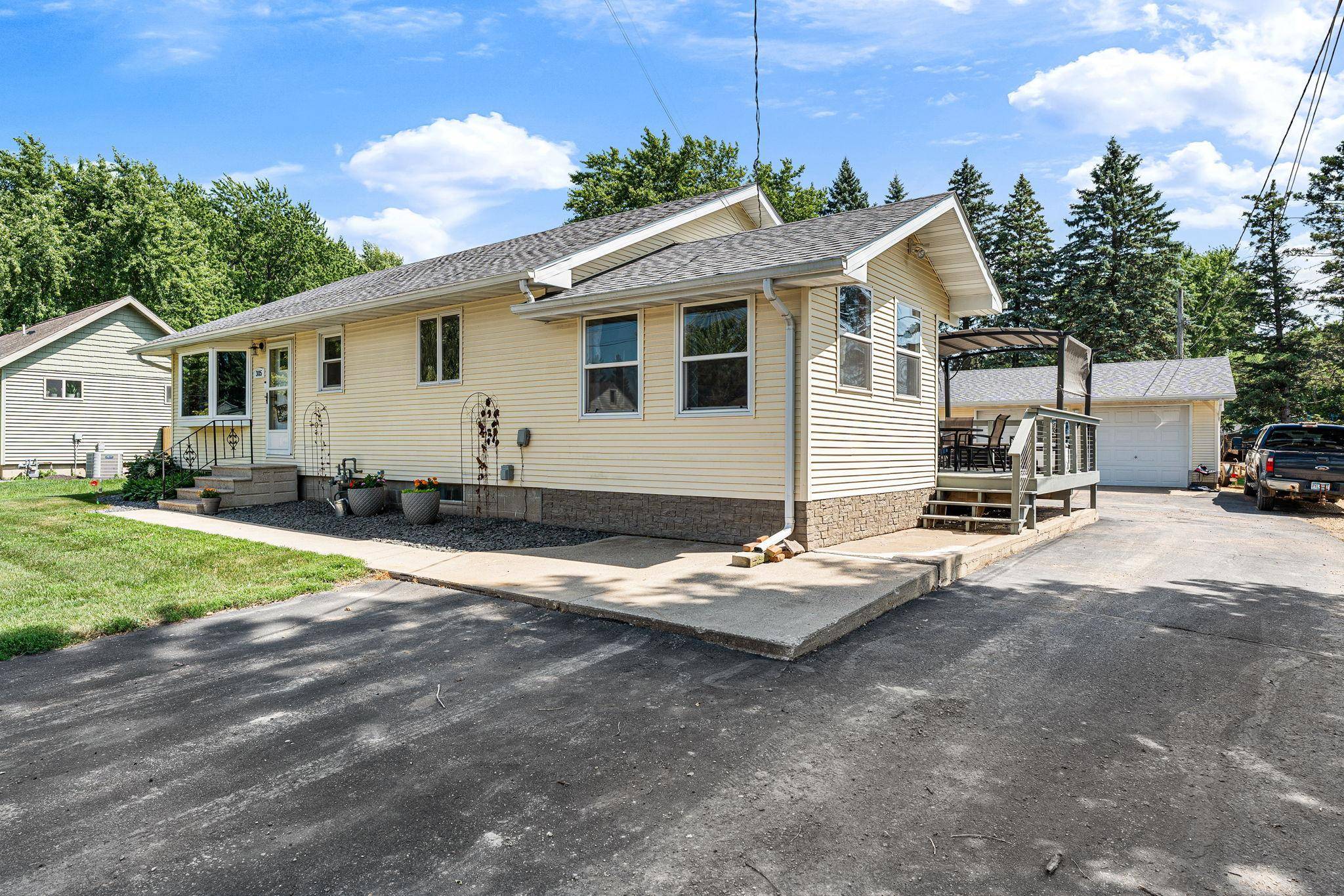 305 Le Sueur AVE, Eagle Lake, MN 56024