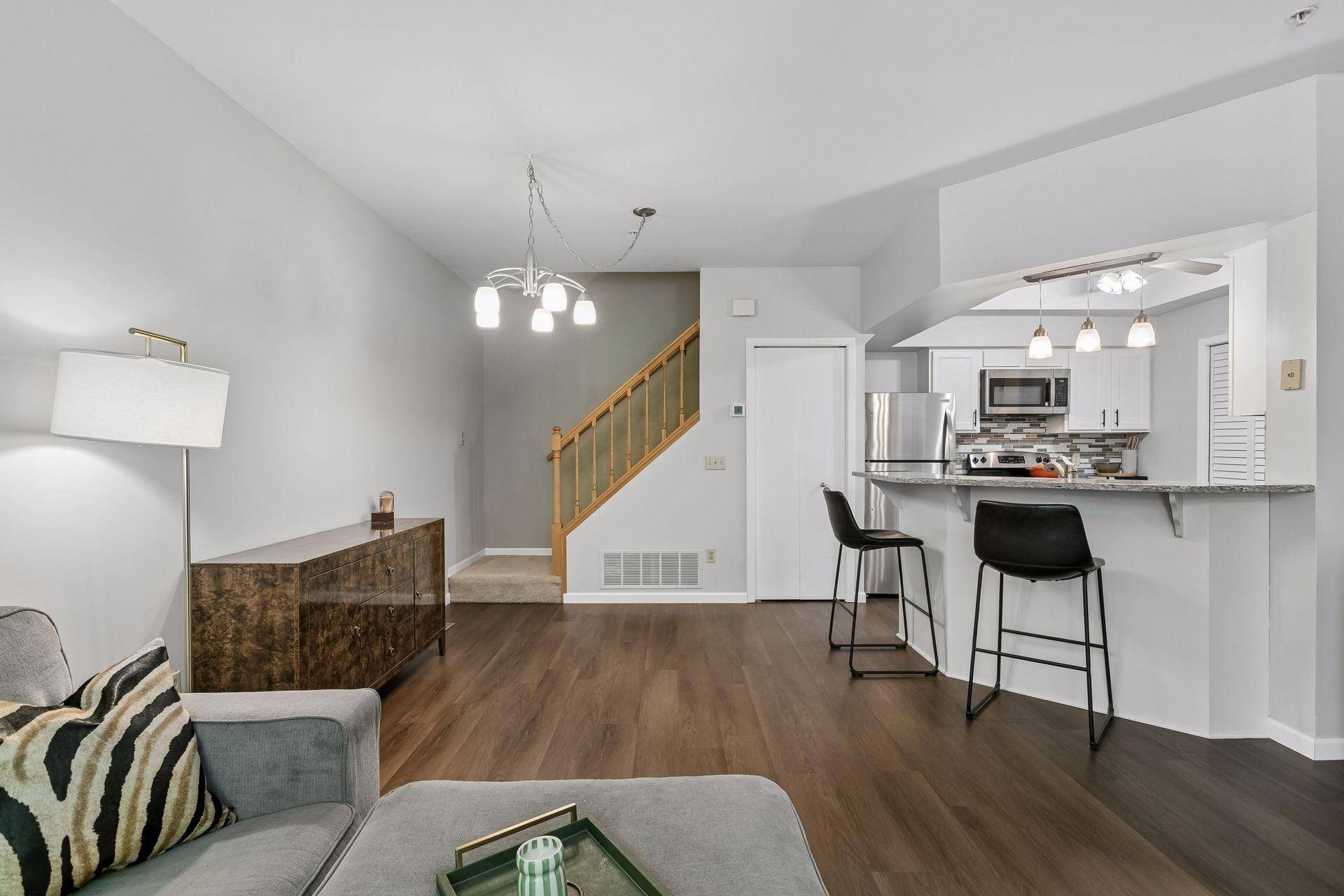2762 Autumnwood LN, Minnetonka, MN 55305