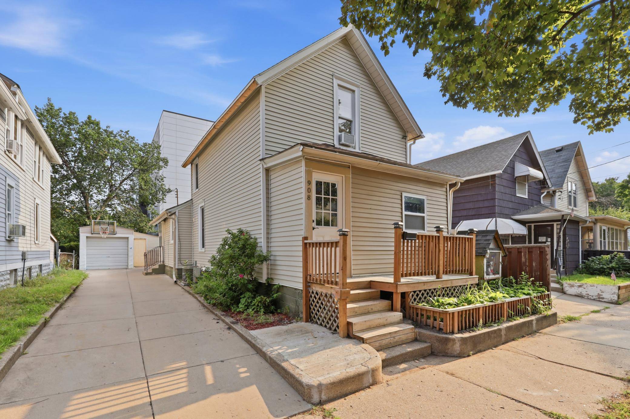 908 19th AVE NE, Minneapolis, MN 55418