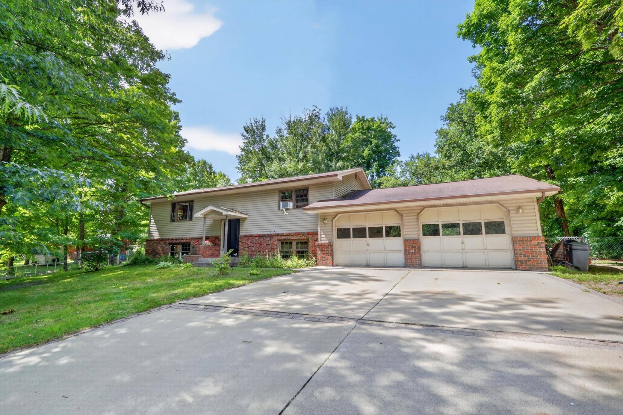 2452 Deschepper DR, Grand Rapids, MN 55744