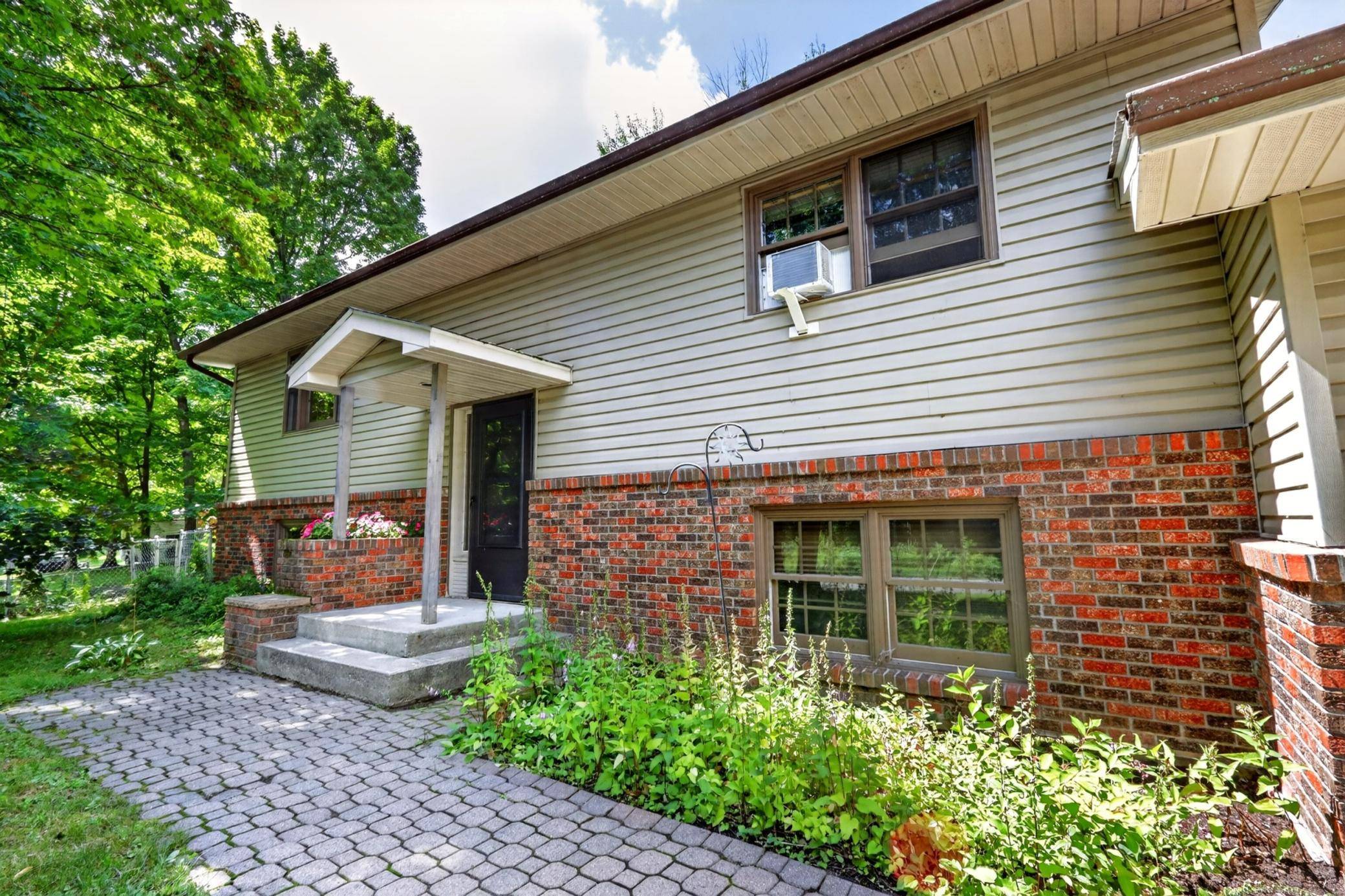 2452 Deschepper DR, Grand Rapids, MN 55744