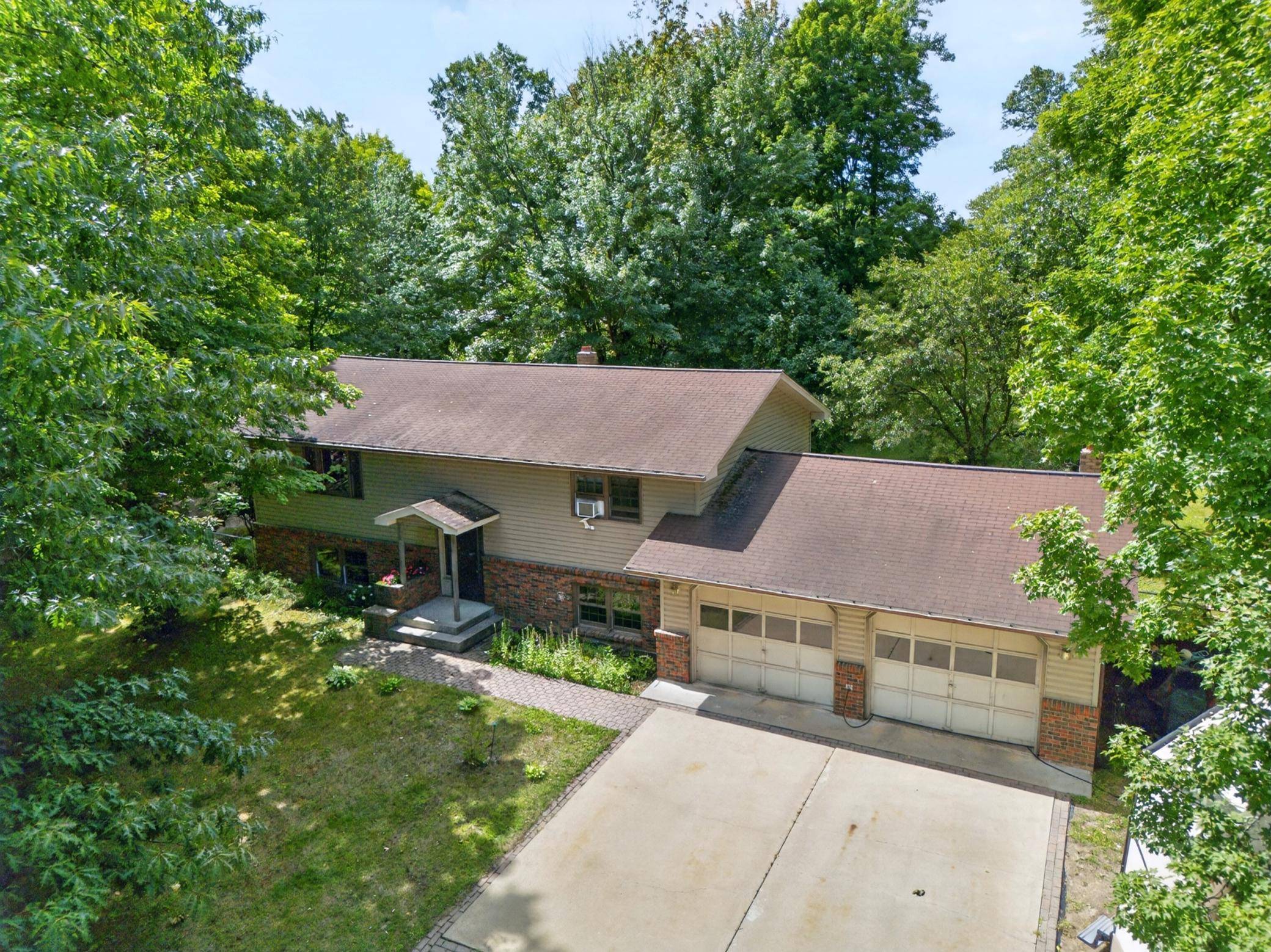 2452 Deschepper DR, Grand Rapids, MN 55744