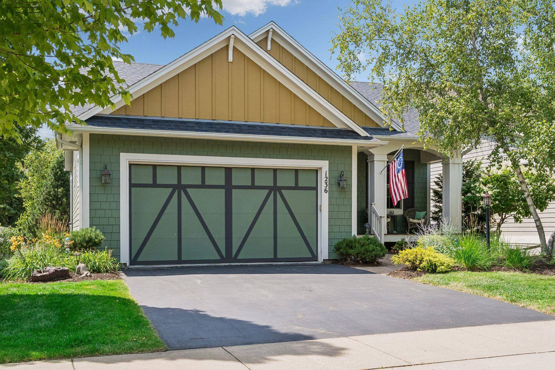 1236 Lakemoor DR, Woodbury, MN 55129