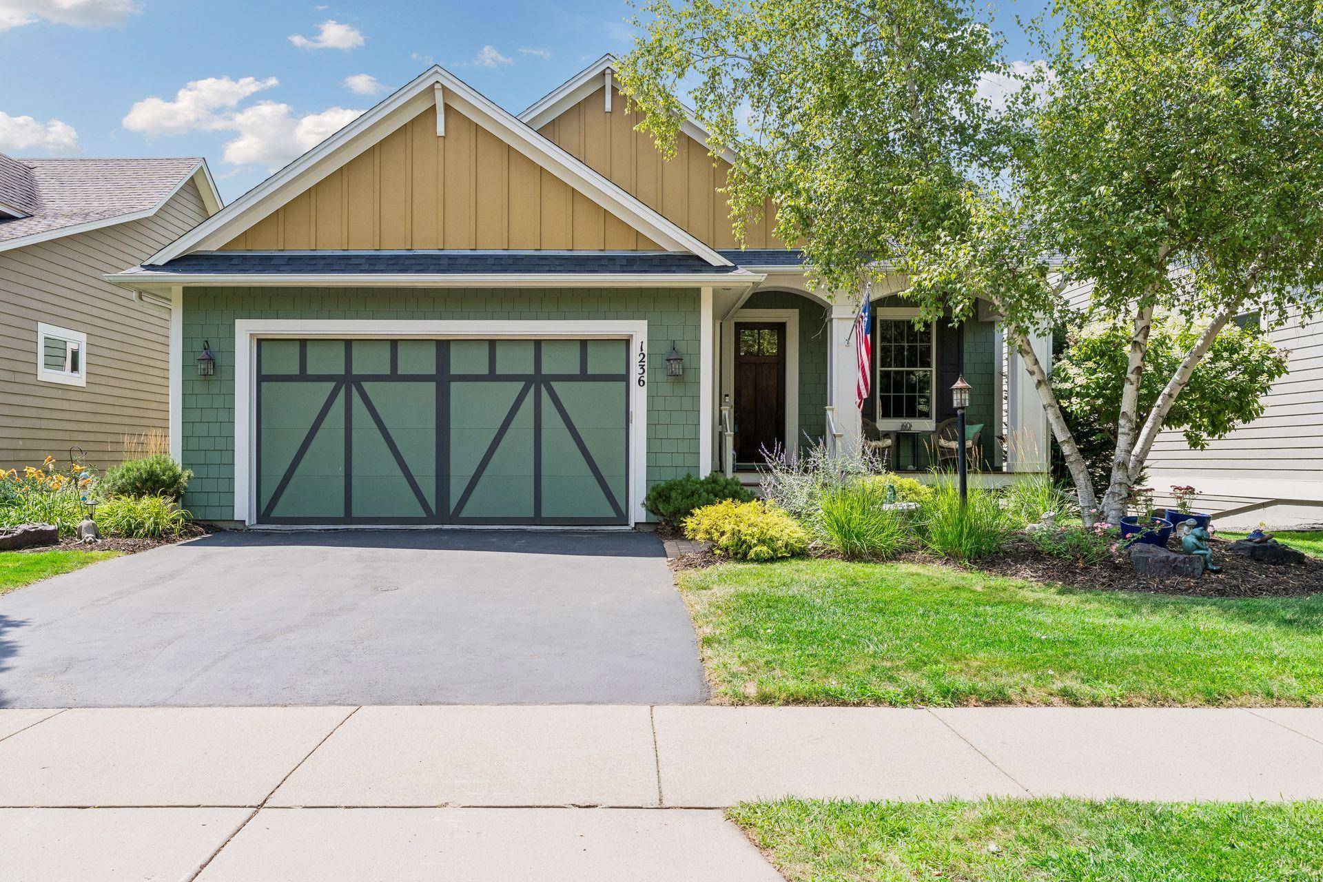 1236 Lakemoor DR, Woodbury, MN 55129