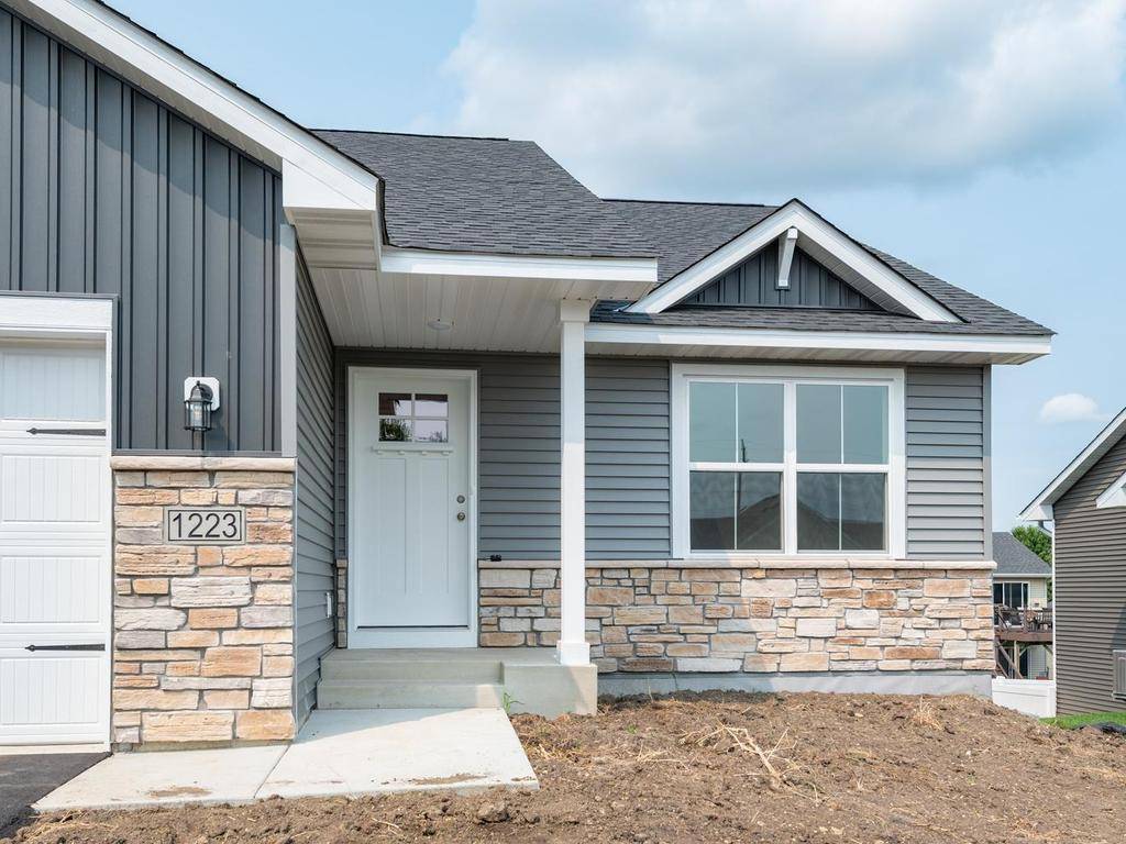 1223 Olivia ST SE, New Prague, MN 56071