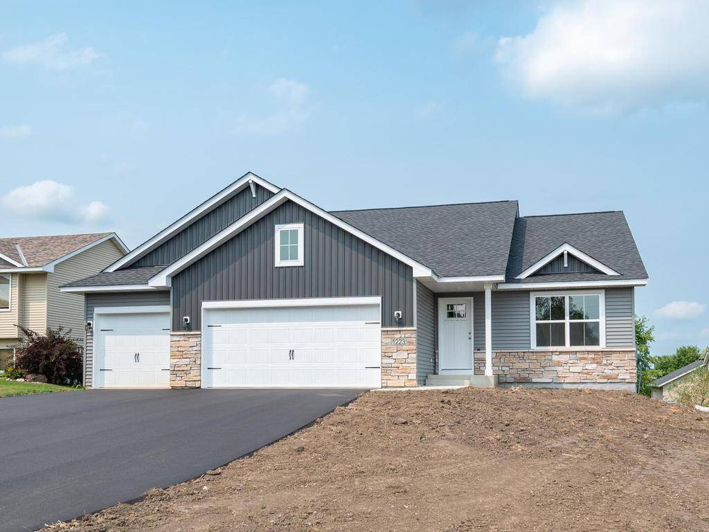 1223 Olivia ST SE, New Prague, MN 56071